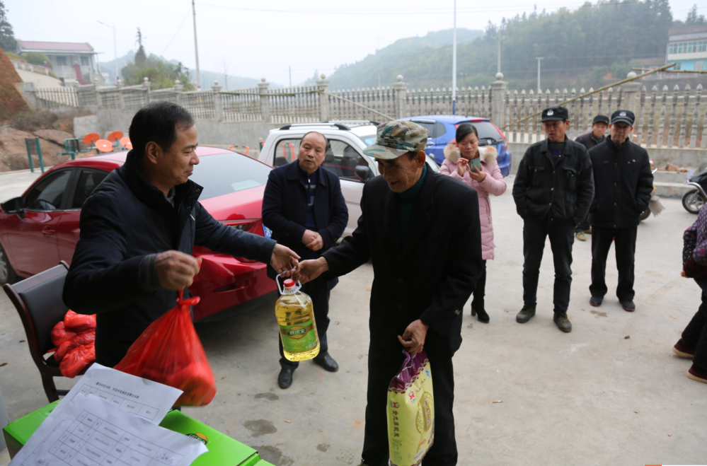 天元区工商联（总商会）开展“爱心年货送温暖”活动