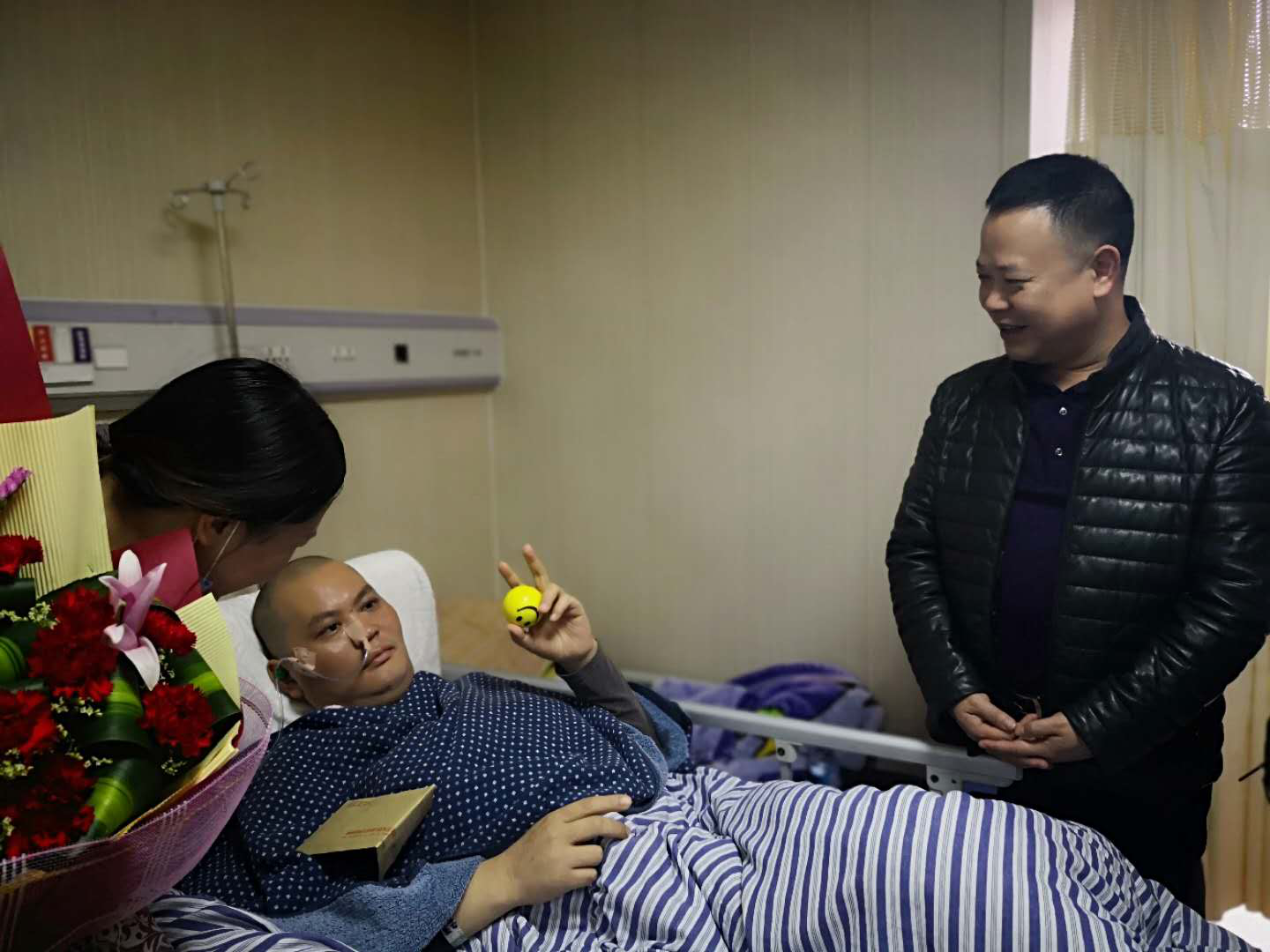 李晓彤局长看望慰问退休老干部、执法队员