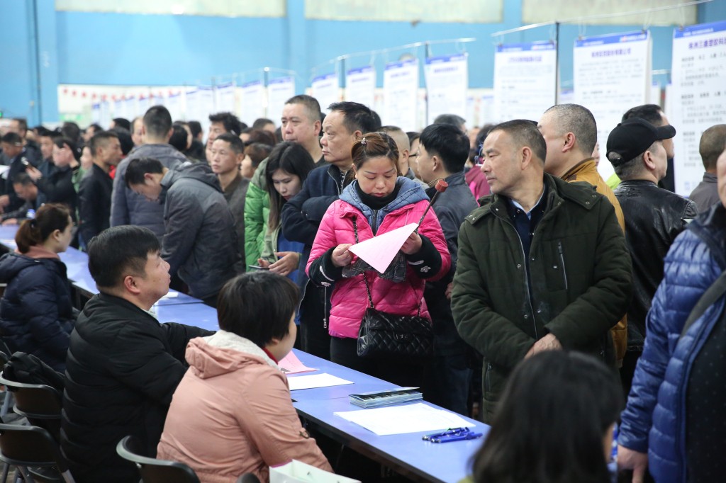 “春风行动•百企万岗”专场招聘会开进清水塘
