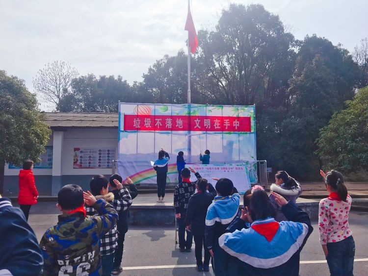 月塘小学“垃圾不落地，文明在手中”启动仪式