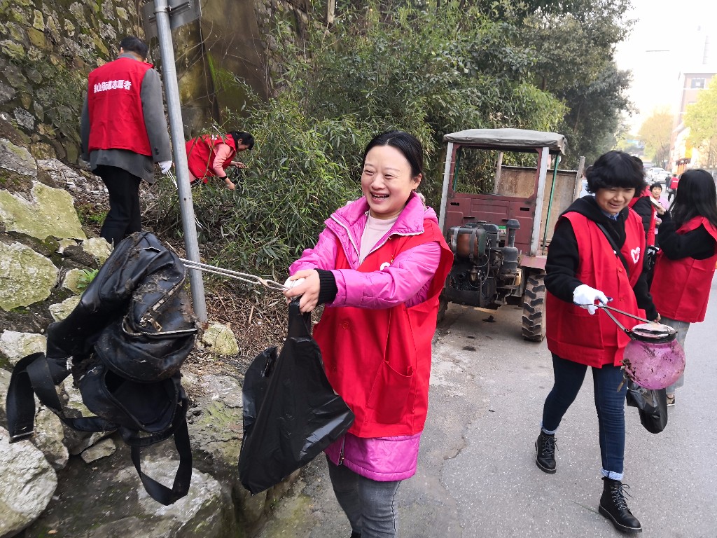 垃圾不落地---争当美丽城市捍卫者
