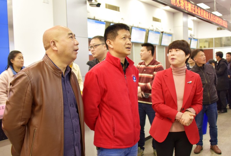 精准招聘、按需配岗——市人社局为清水塘等搬迁企业再就业人员举办公益性岗位双选会