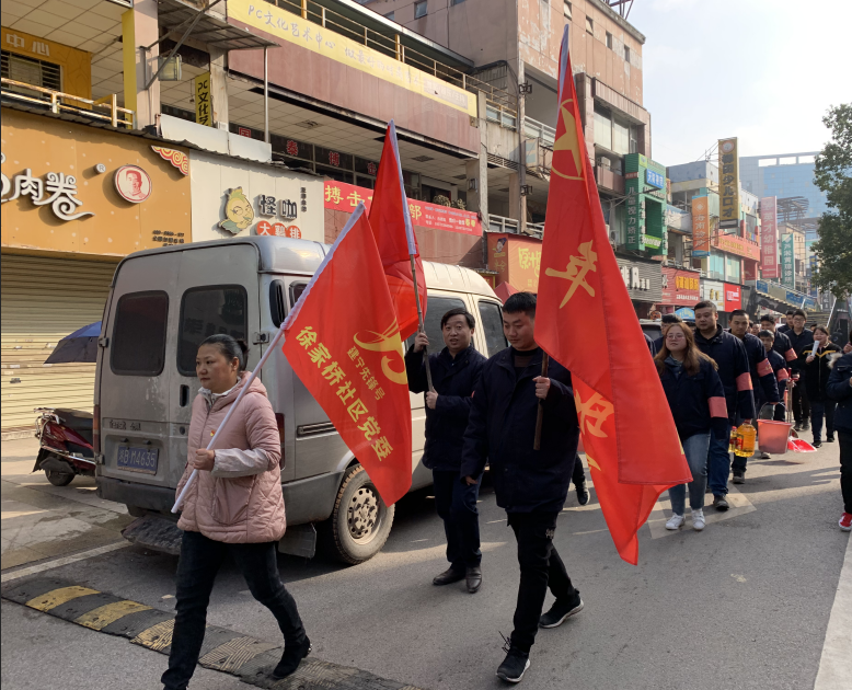 走出工地学雷锋  情暖独居老人