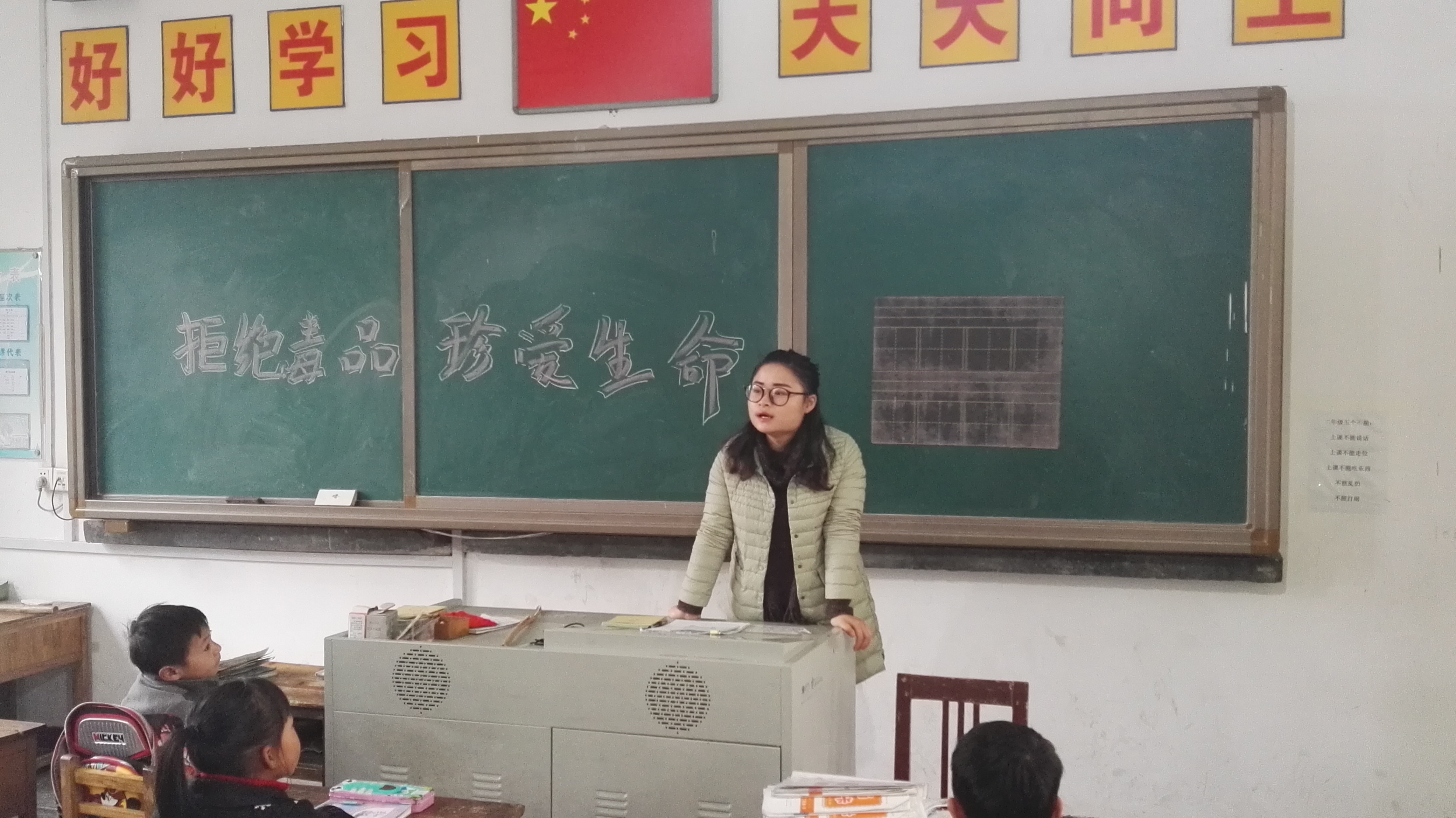 “远离毒品，健康成长”，龙凤中学在行动