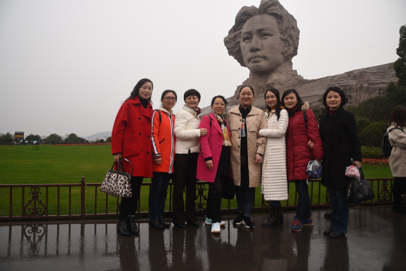 寻觅伟人足迹，感受伟人气概争做新时期财政最美女性