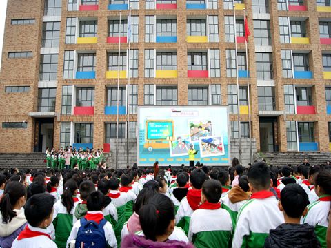 民警走进校园 开展“小手牵大手，安全细节记心头”主题宣讲活动