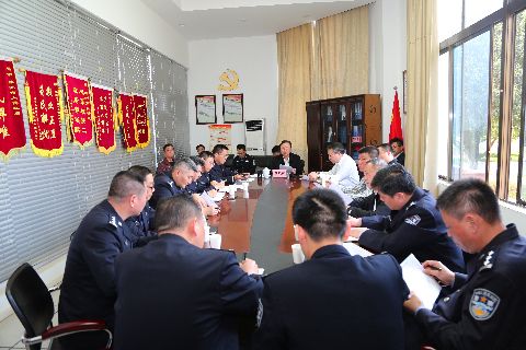 李晓葵同志接听“市长热线”
