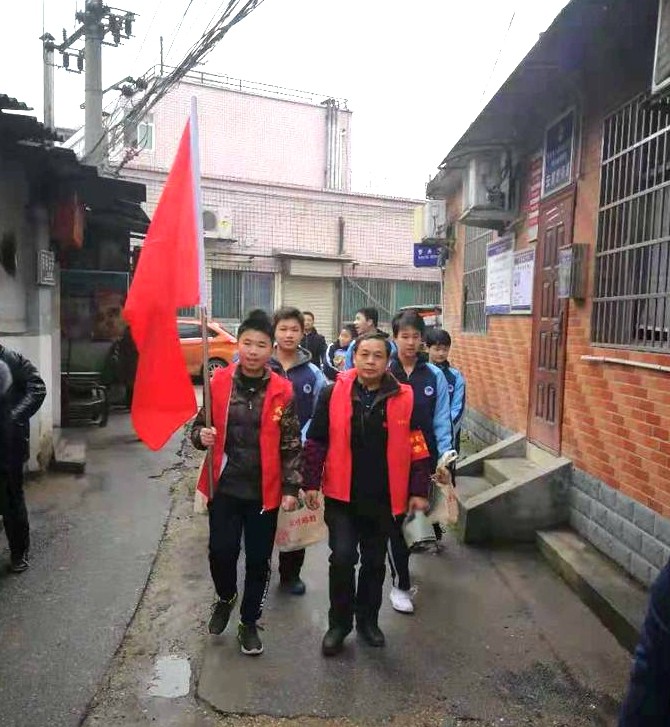 建宁实验中学开展“垃圾不落地，环境更美丽”学雷锋志愿服务活动
