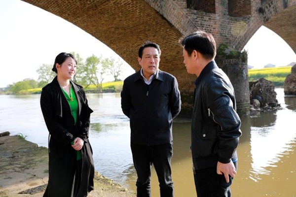 攸县第一总河长巡河 　确保一江清水入长江