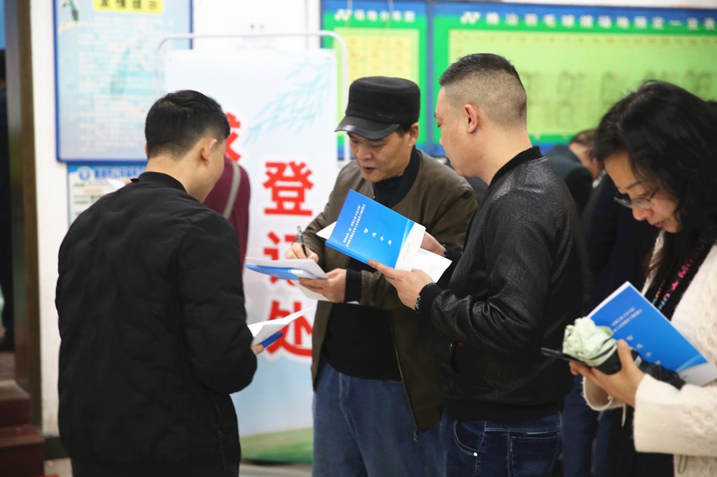 “春风行动•百企万岗”专场招聘会开进清水塘