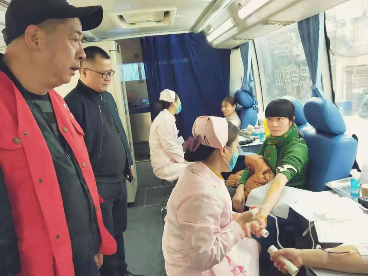无偿献血，用爱心为生命加油——贺家土街道工会积级参与无偿献血活动