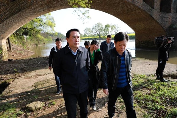 攸县第一总河长巡河 　确保一江清水入长江