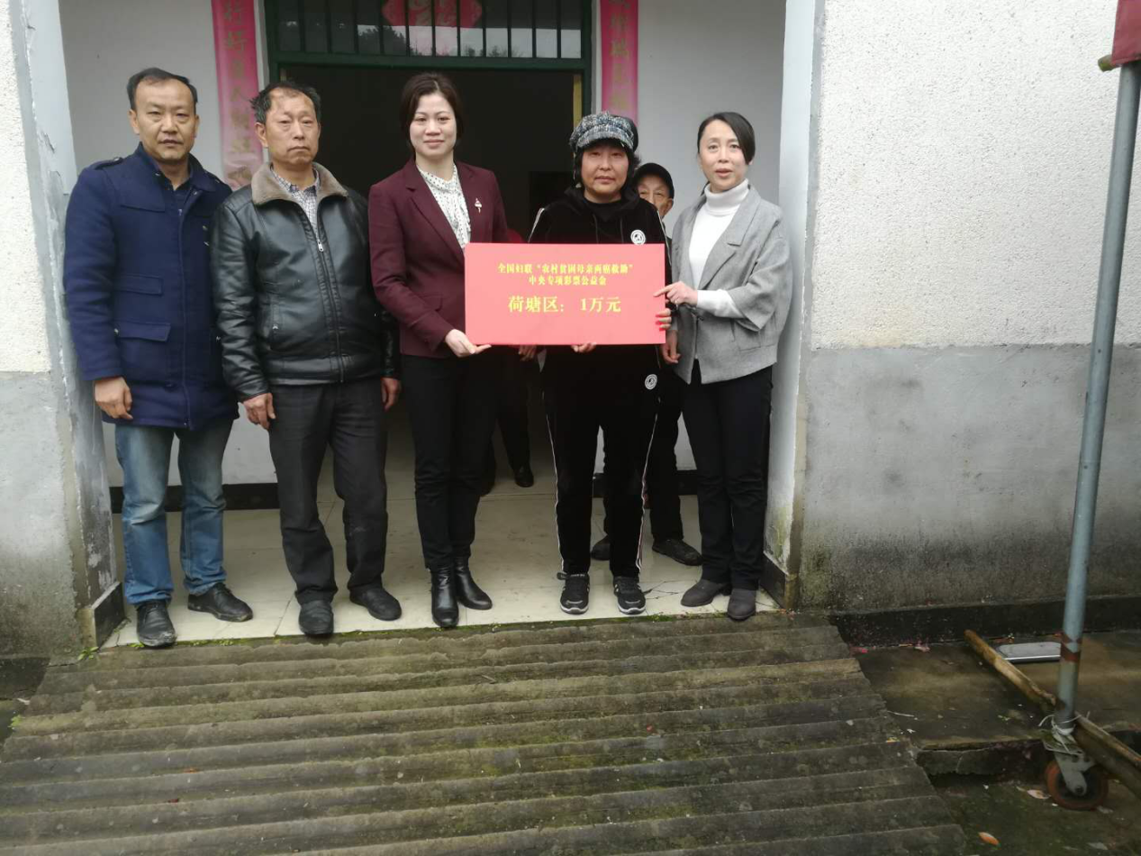 赖晓智走访慰问宋家桥街道低保户贫困家庭