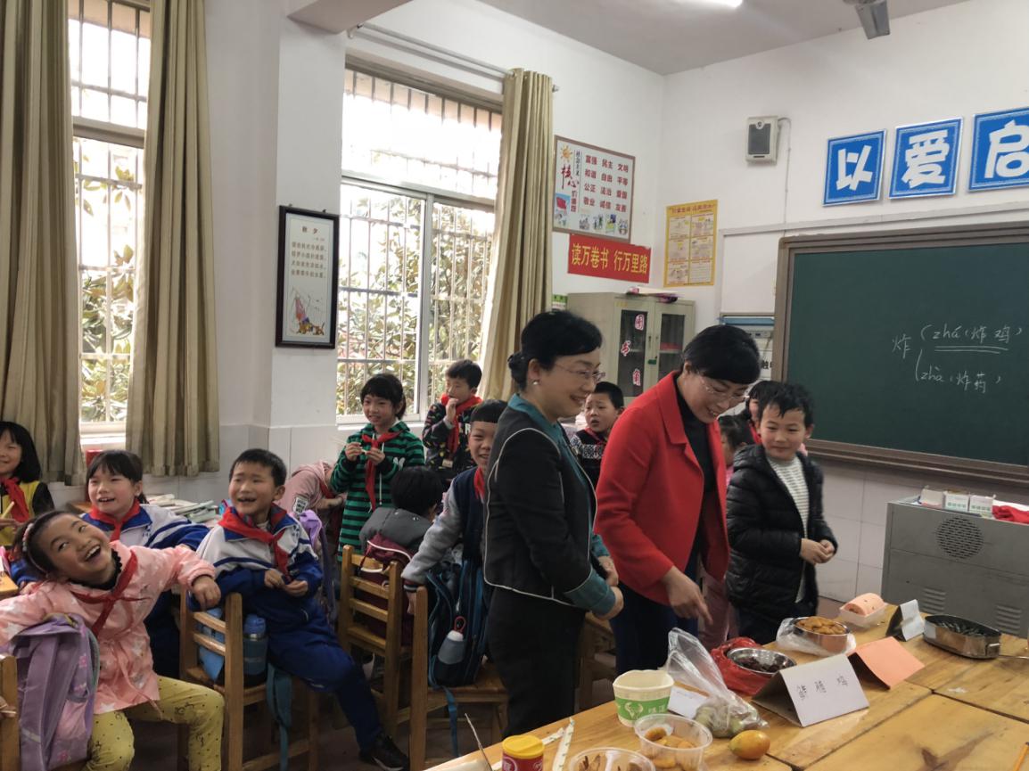 深入教学一线 聚焦课堂教学管理——渌口区副区长漆帅花莅临明德小学听课指导