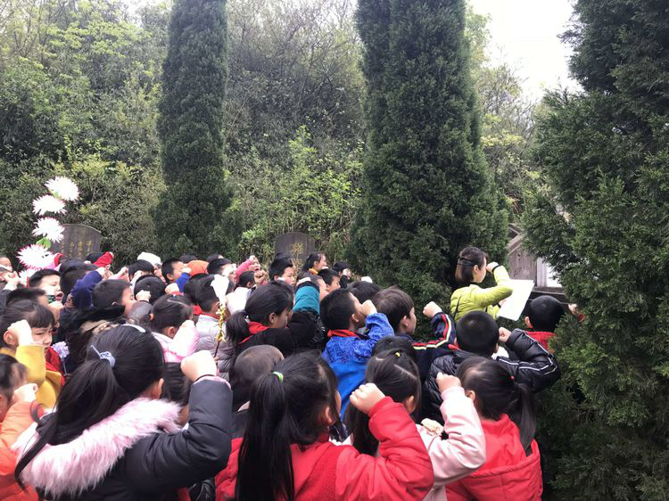 缅怀先烈 少而有为