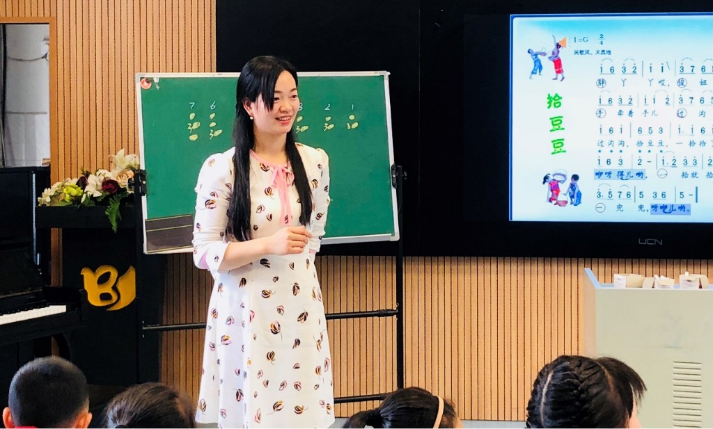 看80后学科带头人 课堂如何上出“陈醋味儿” ——滨江小学学科带头人的音乐研讨课