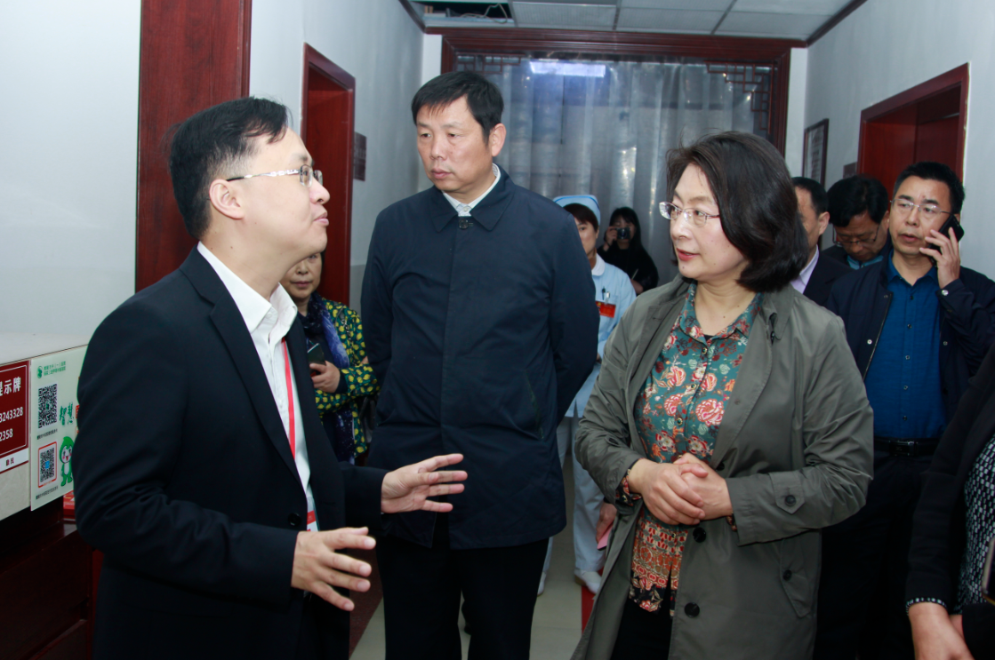 庄河人大常委会学习考察团来醴陵市中医院考察