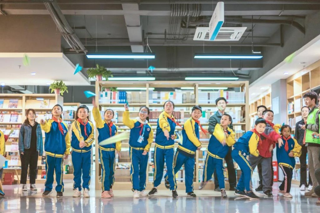 新马小学开展“逐梦蓝天&middot;航空知识”进图书馆科普讲座活动