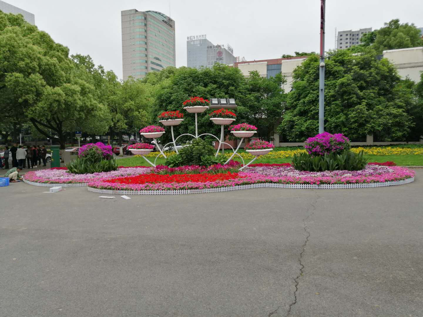 “五一”劳动节氛围营造