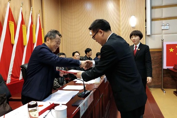 攸县第十七届人大常委会召开第二十一次会议