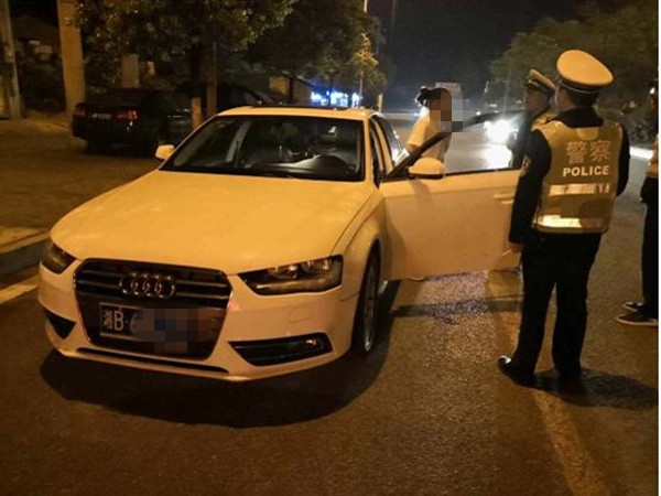 攸县交警查获首例“酒驾女司机”