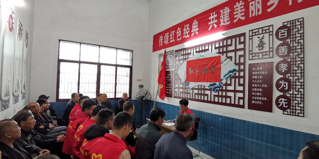 【党旗下的新时代文明实践】鸾山镇志愿者服务队开展“传承红色经典 共建美丽乡村”宣讲活动