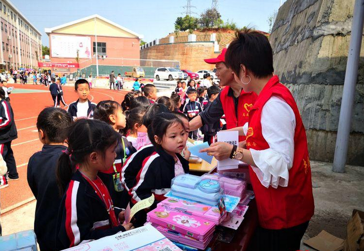 【党旗下的新时代文明实践】县文旅广体局：文化志愿服务惠民活动走进江桥小学