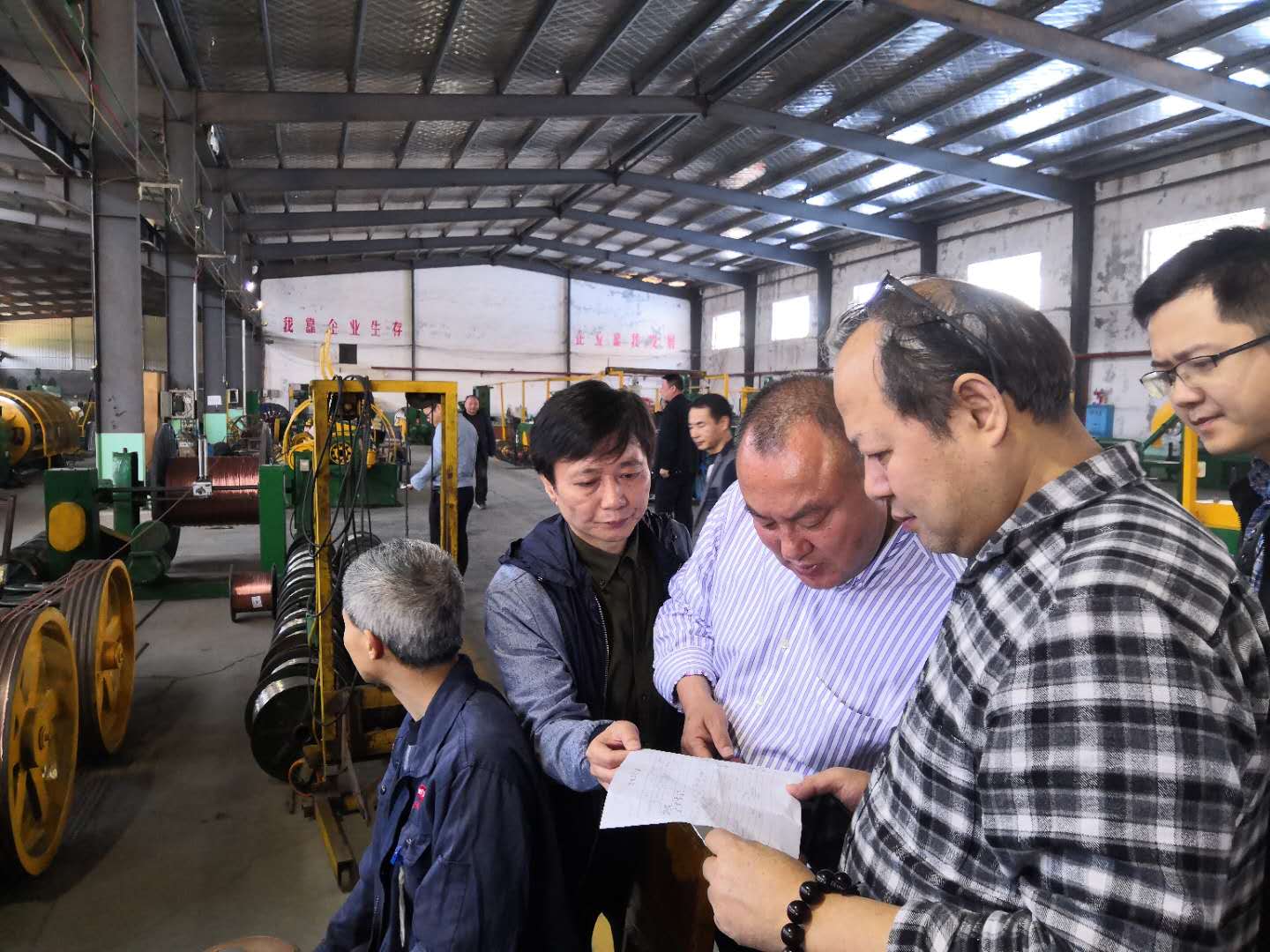 守住安全底线  推动质量发展  省市场监督管理局重点工业产品监督检查组对我县电线电缆生产企业开展专项检查