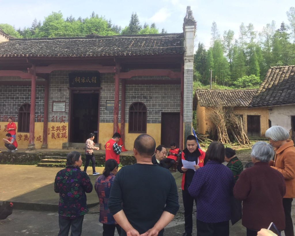 【党旗下的新时代文明实践】鸾山镇志愿者服务队开展“学先辈事迹，承红色传统，展鸾山风貌”主题活动