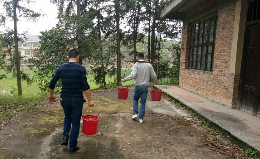 庆生同欢聚，走访暖人心