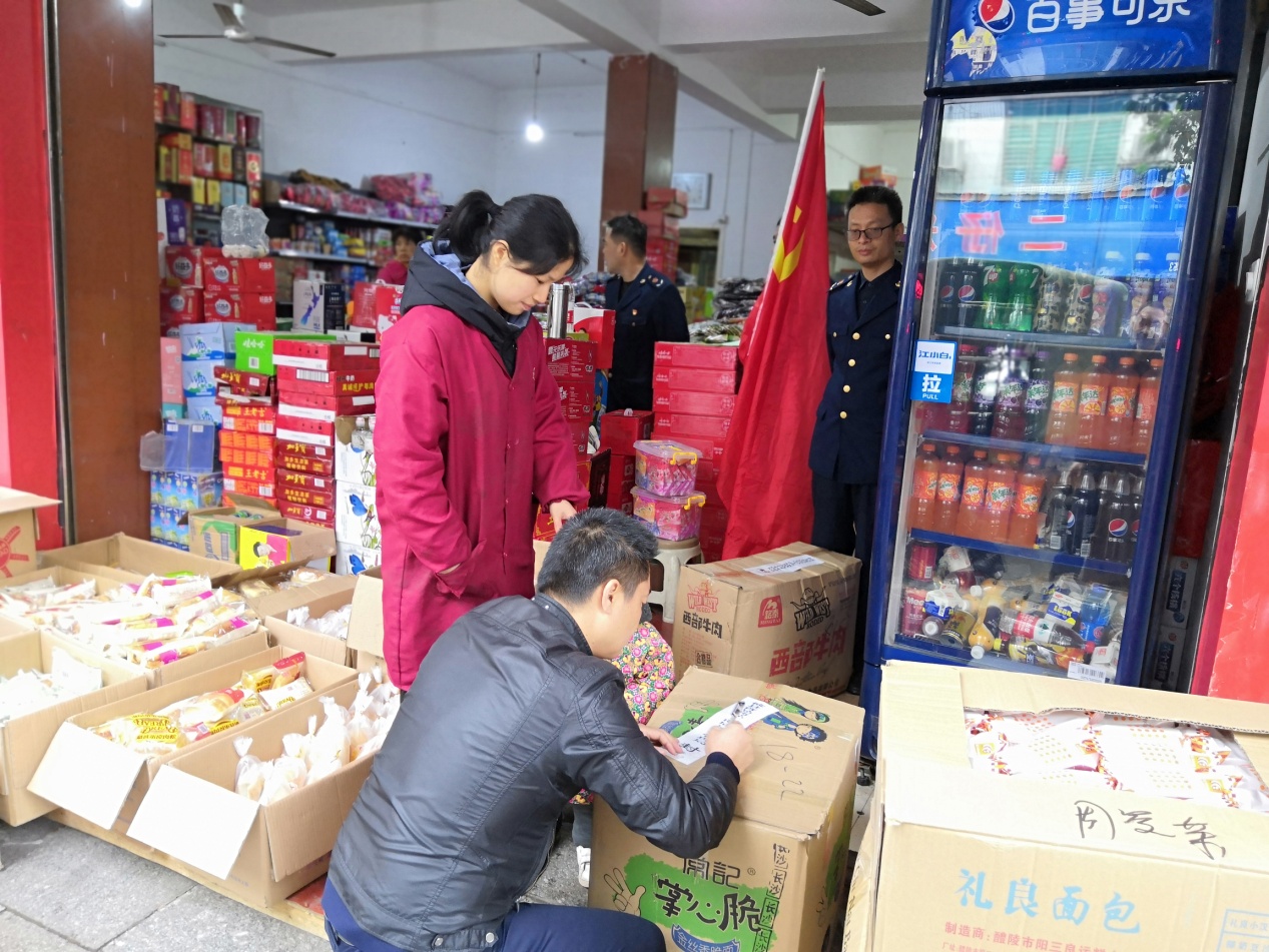 攸县市场监督管理局开展校园及周边"辣条"等"五毛食品"专项整治行动