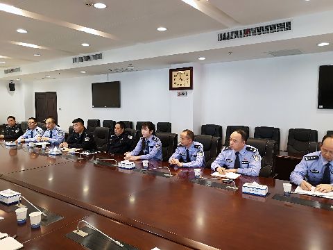 傅晓峰同志为湖南公安服务平台“推广达人”颁发证书
