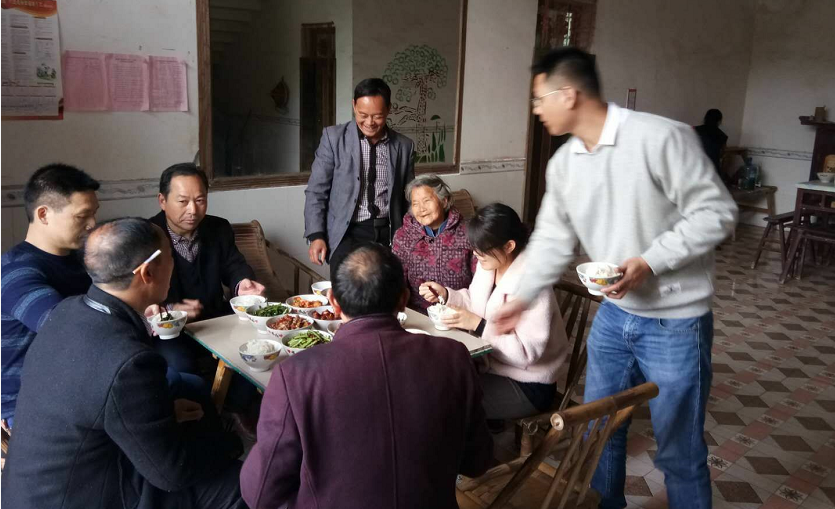 庆生同欢聚，走访暖人心
