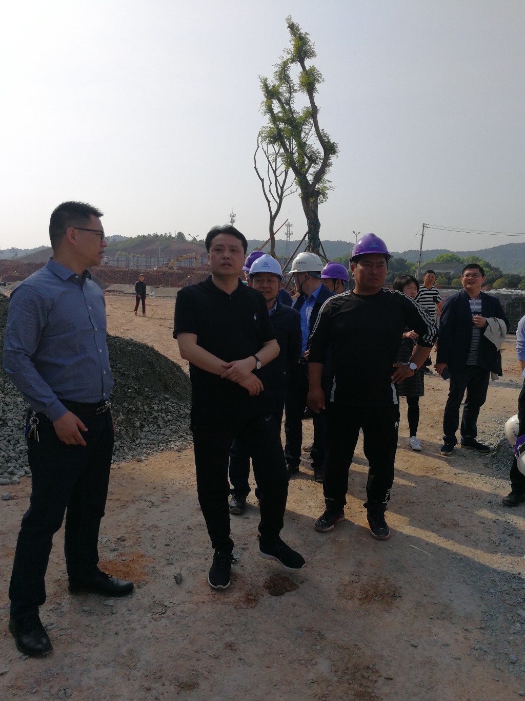 市委常委、常务副市长曾毅鹏现场调度 “双创”中心建设工作
