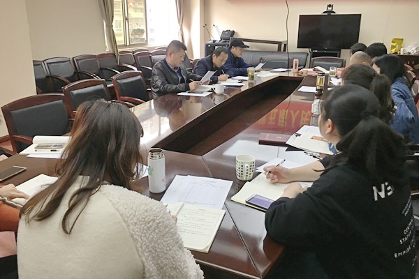 区发改局支部组织召开4月主题党日活动