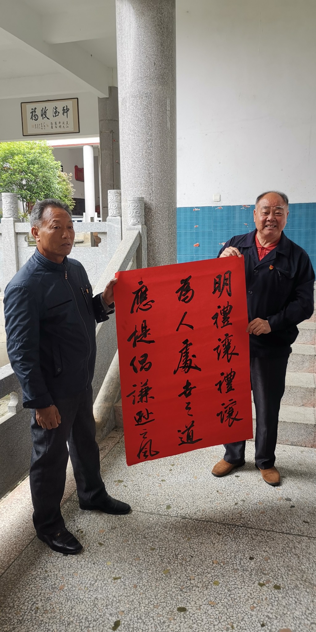 【党旗下的新时代文明实践】鸾山镇志愿者服务队开展“传承红色经典 共建美丽乡村”宣讲活动