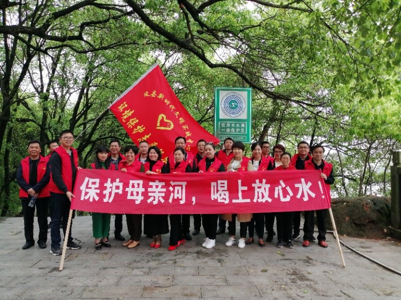 保护母亲河,志愿者在行动