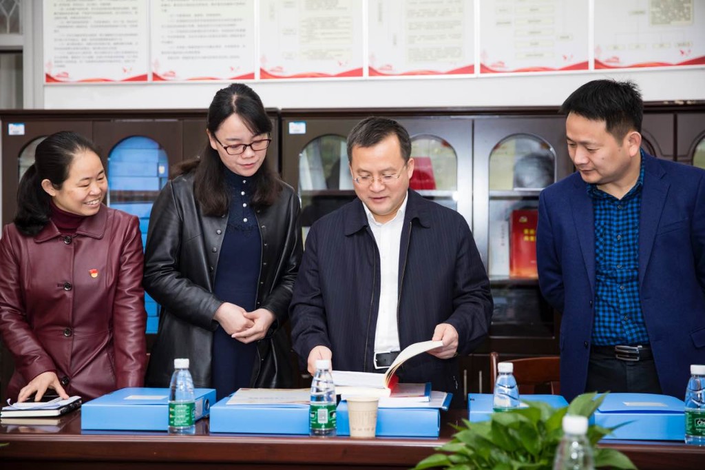 把“童心”培养好 让党恩深植于“童心”中 ——市委常委、组织部部长羊贵平调研天元区白鹤小学党建工作
