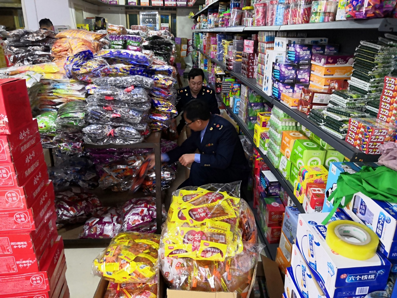 攸县市场监督管理局开展校园及周边"辣条"等"五毛食品"专项整治行动