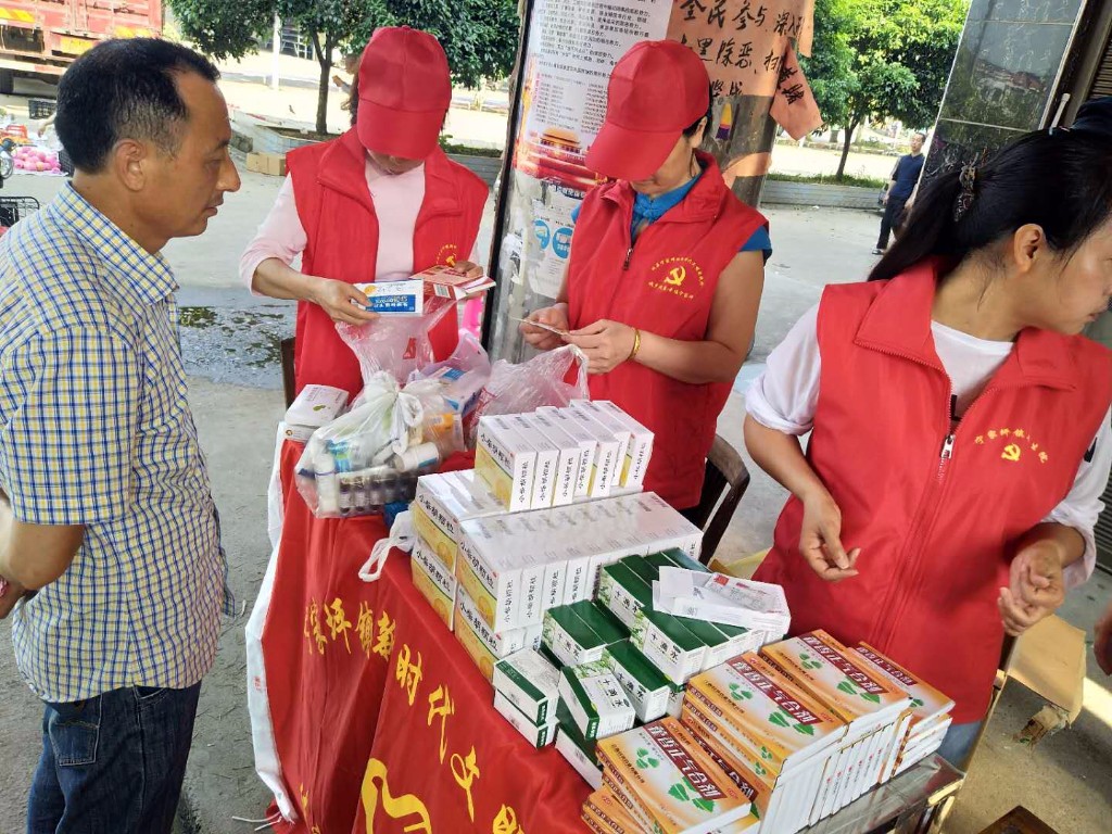 【党旗下的新时代文明实践】宁家坪镇：“以药换药传爱心，以心贴心见真情”