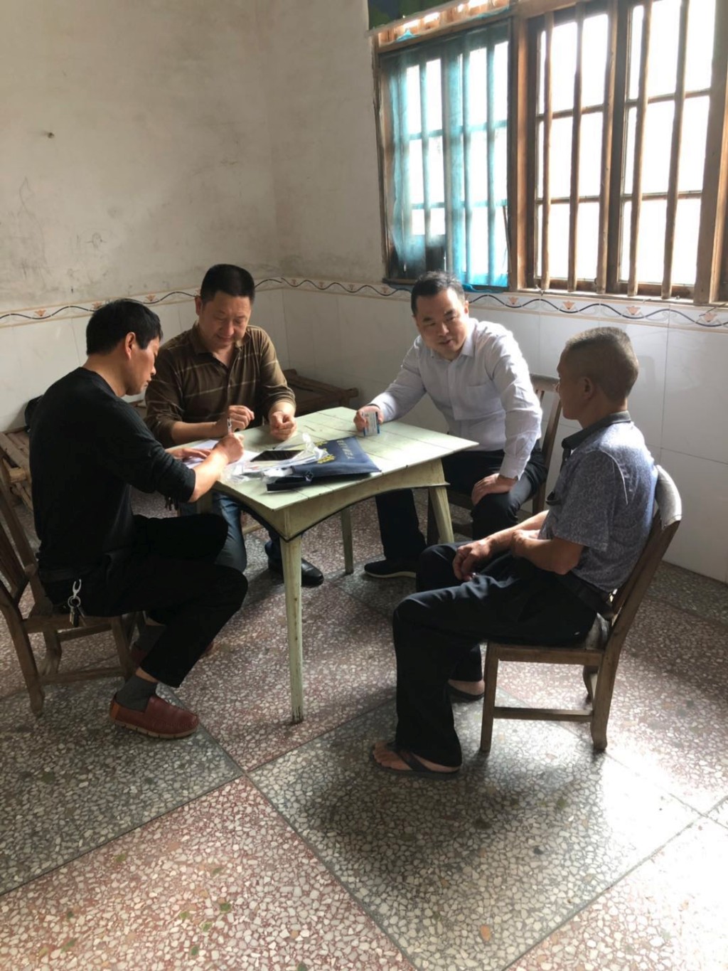 “三走访”显真情 真扶贫暖人心