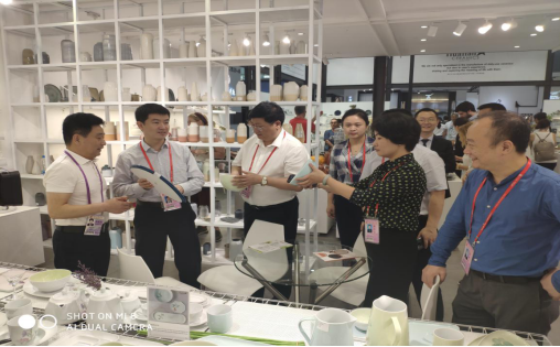 市领导为广交会企业加油鼓劲