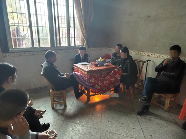 巡回审判进乡村 暖心调解化积怨