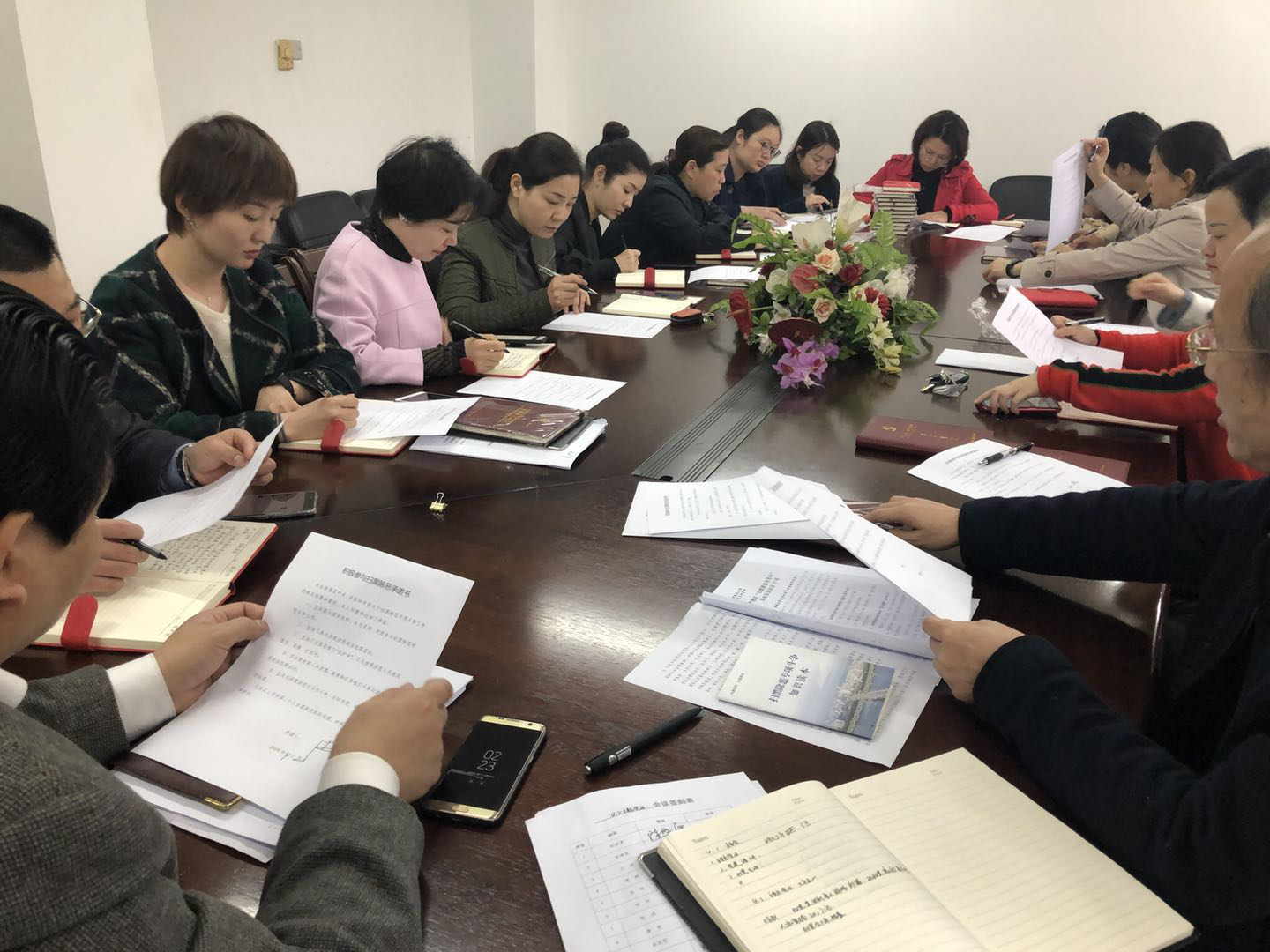 区财政局深入推进财政系统扫黑除恶专项斗争