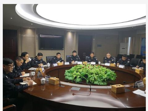傅晓峰同志到交警支队督导清明节交通安保工作