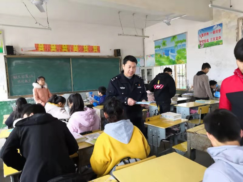 渌田镇深入推进扫黑除恶专项斗争 开展扫黑除恶暨反恐防暴应急疏散演练