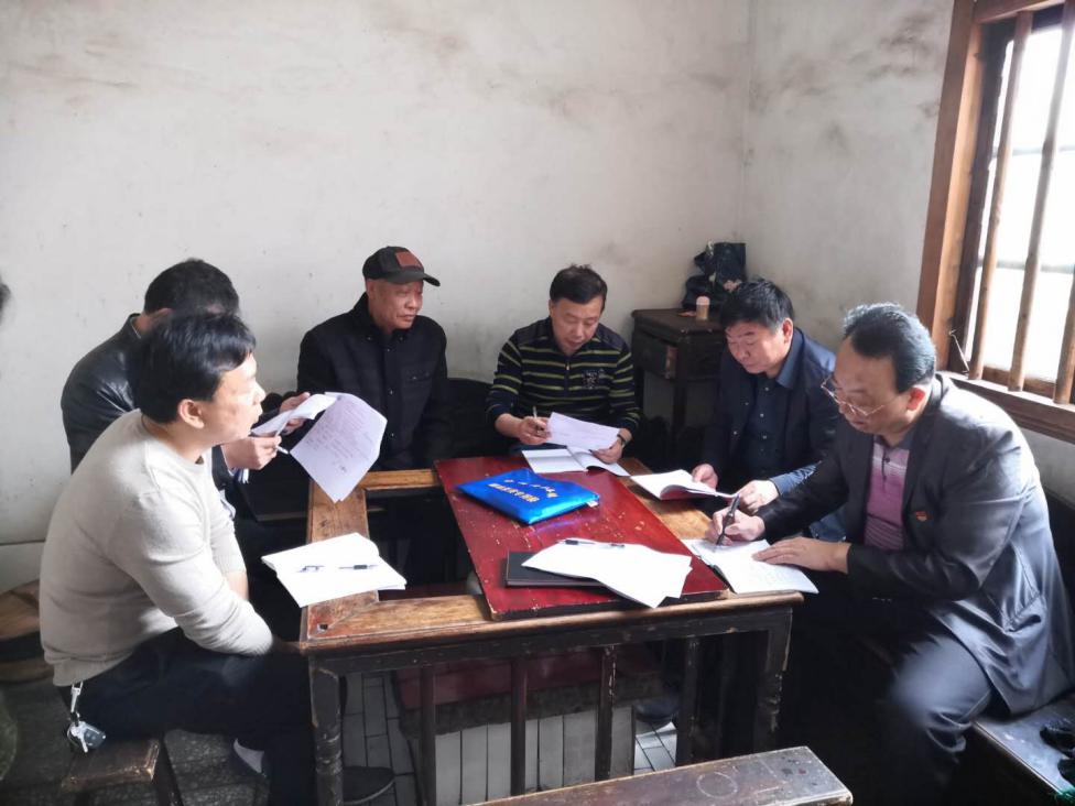 扶贫走访送温情 进村入户暖人心