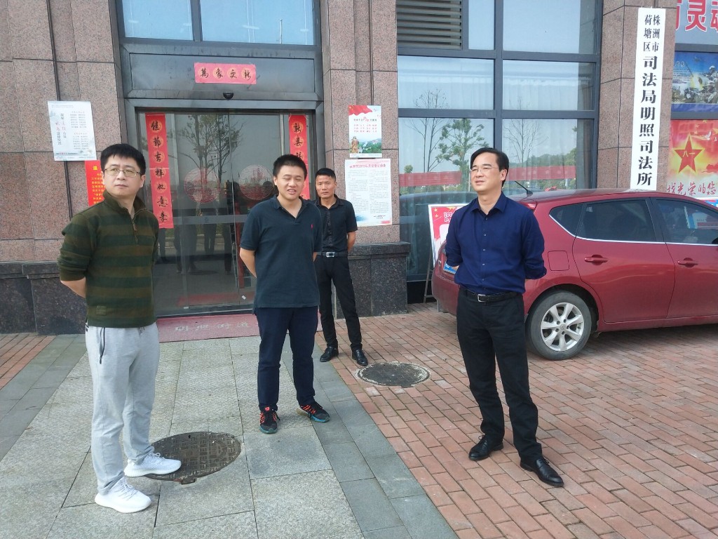 王利波到镇办督查扫黑除恶专项斗争工作