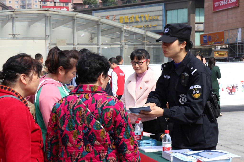 醴陵市公安局：组织开展“全民国家安全教育日”宣传活动