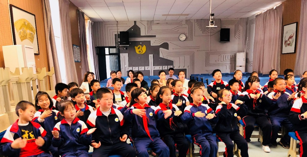 看80后学科带头人 课堂如何上出“陈醋味儿” ——滨江小学学科带头人的音乐研讨课